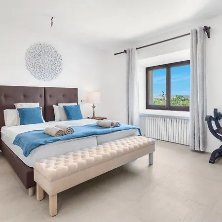 Villa Outstanding Rústica Felostal With Sauna&pool